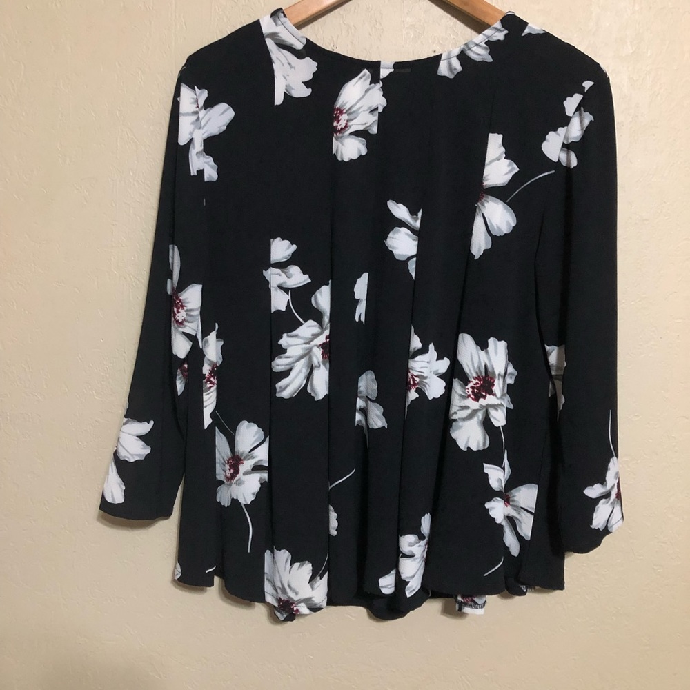 Altar’d State Classy Floral V back Blouse